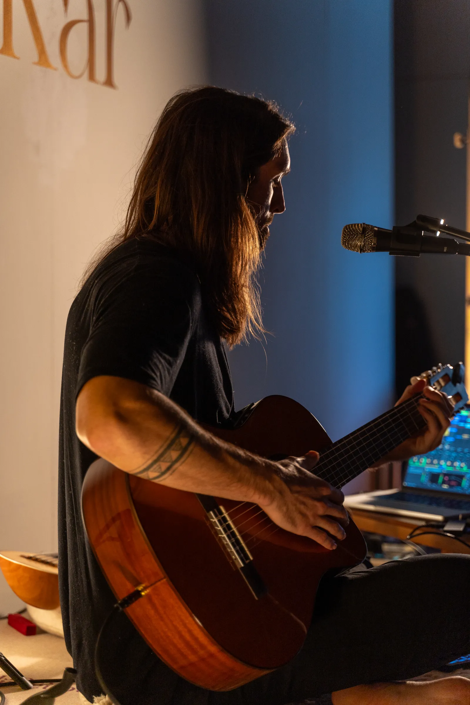 Close-up of Sandy playing guitar